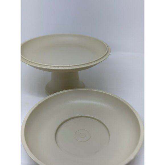 VTG Tupperware Mini Serve-It-All 5.25" Tall Cake / Pedestal Server Almond Color - Picture 7 of 9